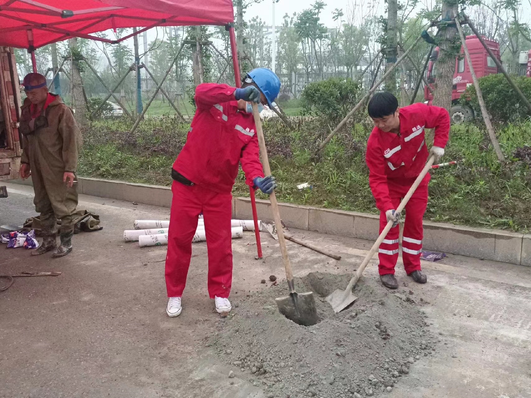 山城管道疏通哪家好】及时进行市政管道清淤