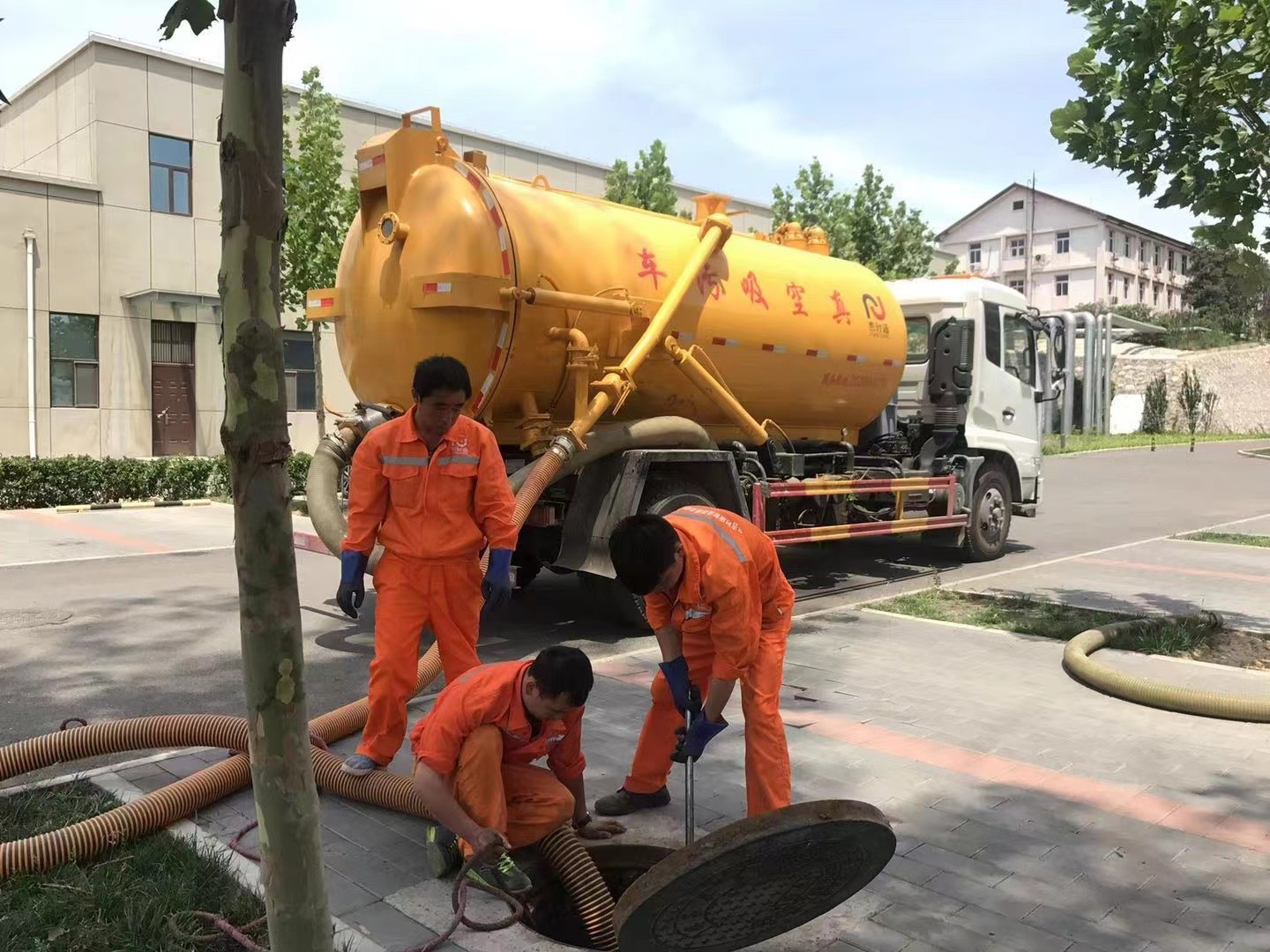 山城化粪池清理与5-8吨吸粪车施工效率分析